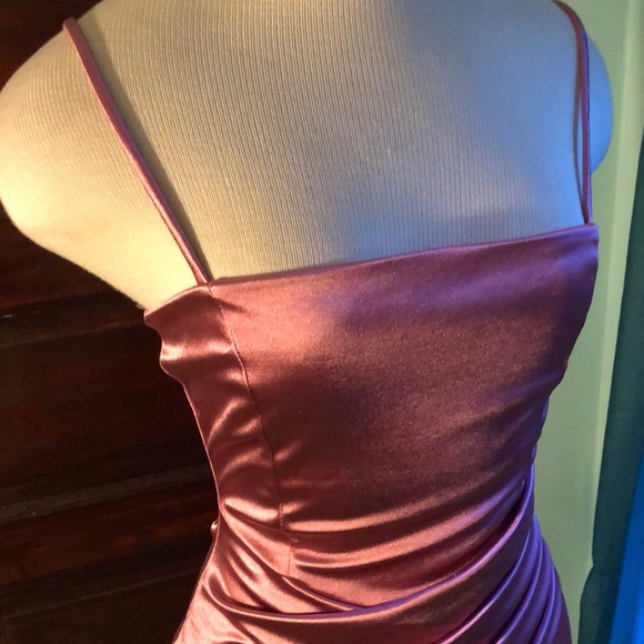 Windsor bodycon dress in mauve/sz Med/ spaghetti straps/ruched/ style #GD l4399 - Picture 4 of 12